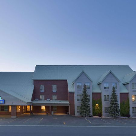 Days Inn By Wyndham Dalhousie Bagian luar foto