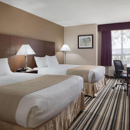 Days Inn By Wyndham Dalhousie Bagian luar foto