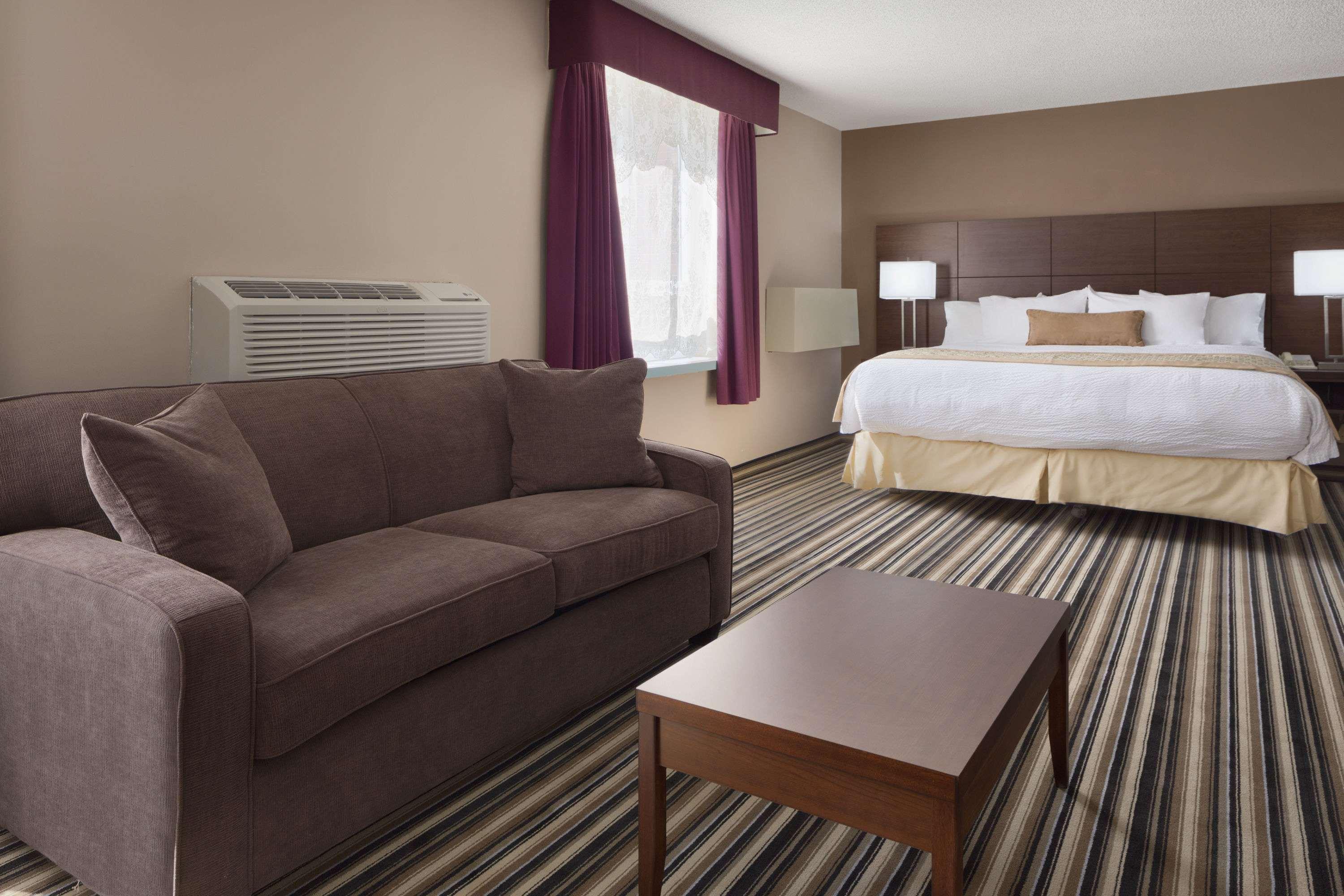 Days Inn By Wyndham Dalhousie Bagian luar foto