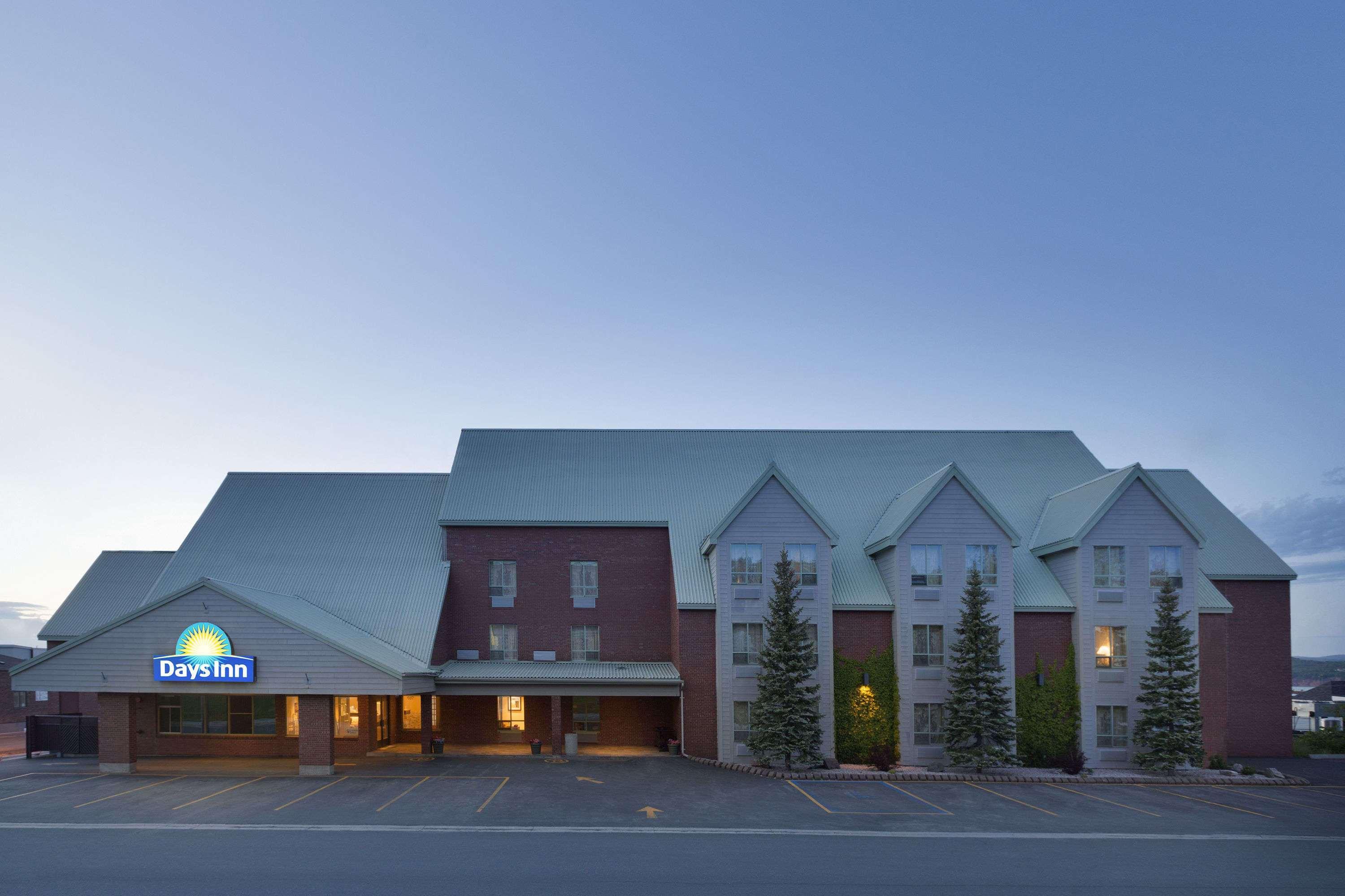 Days Inn By Wyndham Dalhousie Bagian luar foto