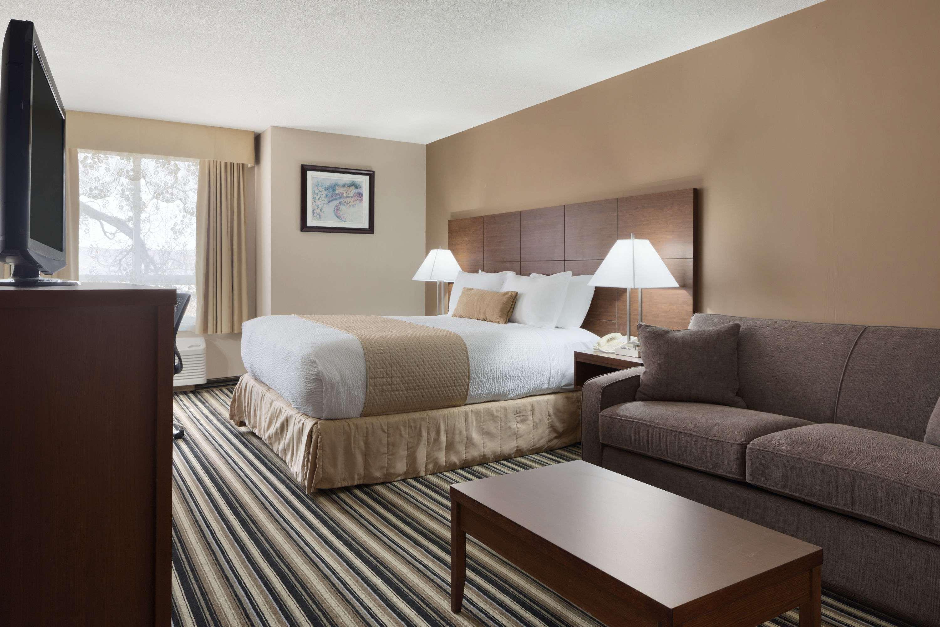 Days Inn By Wyndham Dalhousie Bagian luar foto