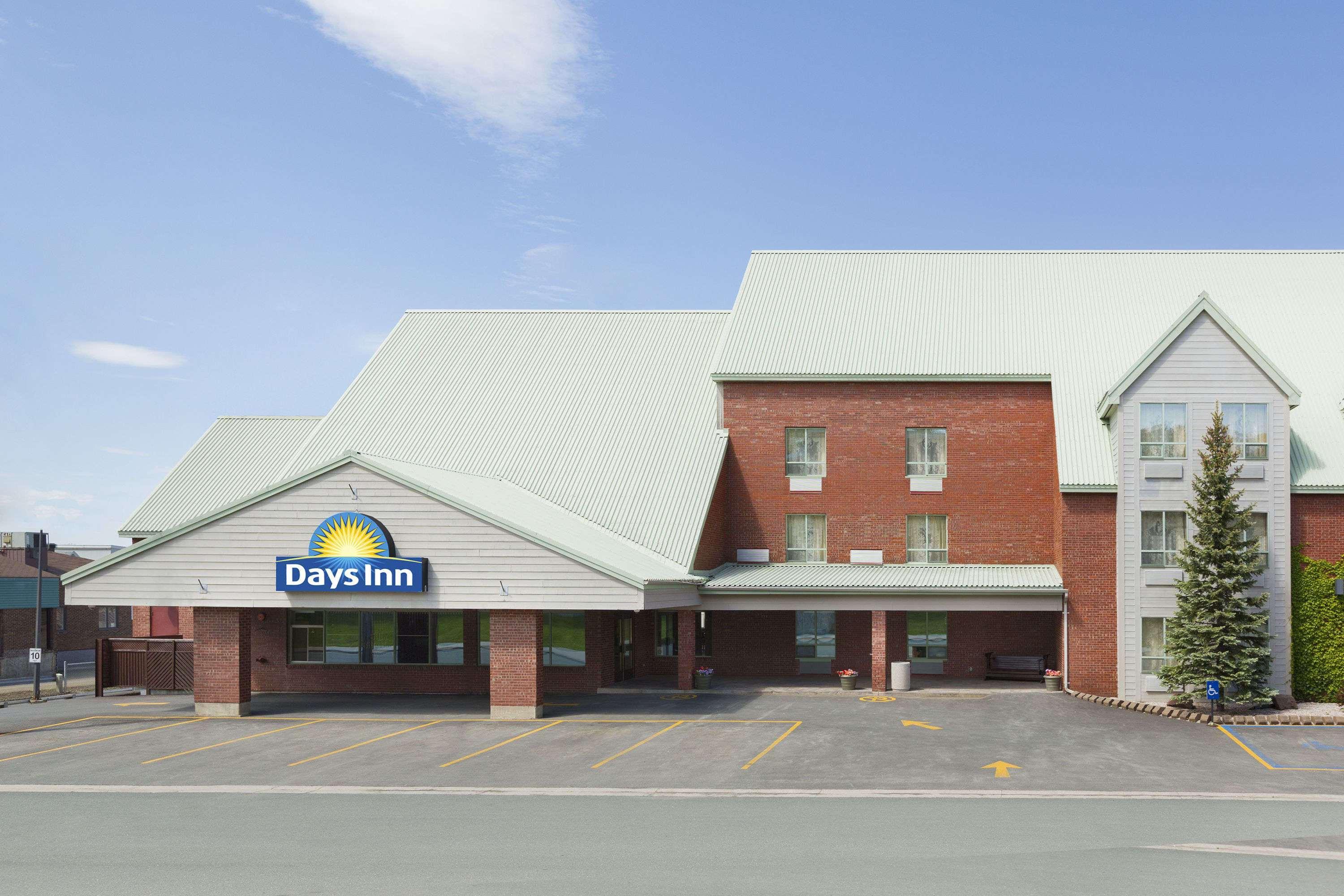 Days Inn By Wyndham Dalhousie Bagian luar foto