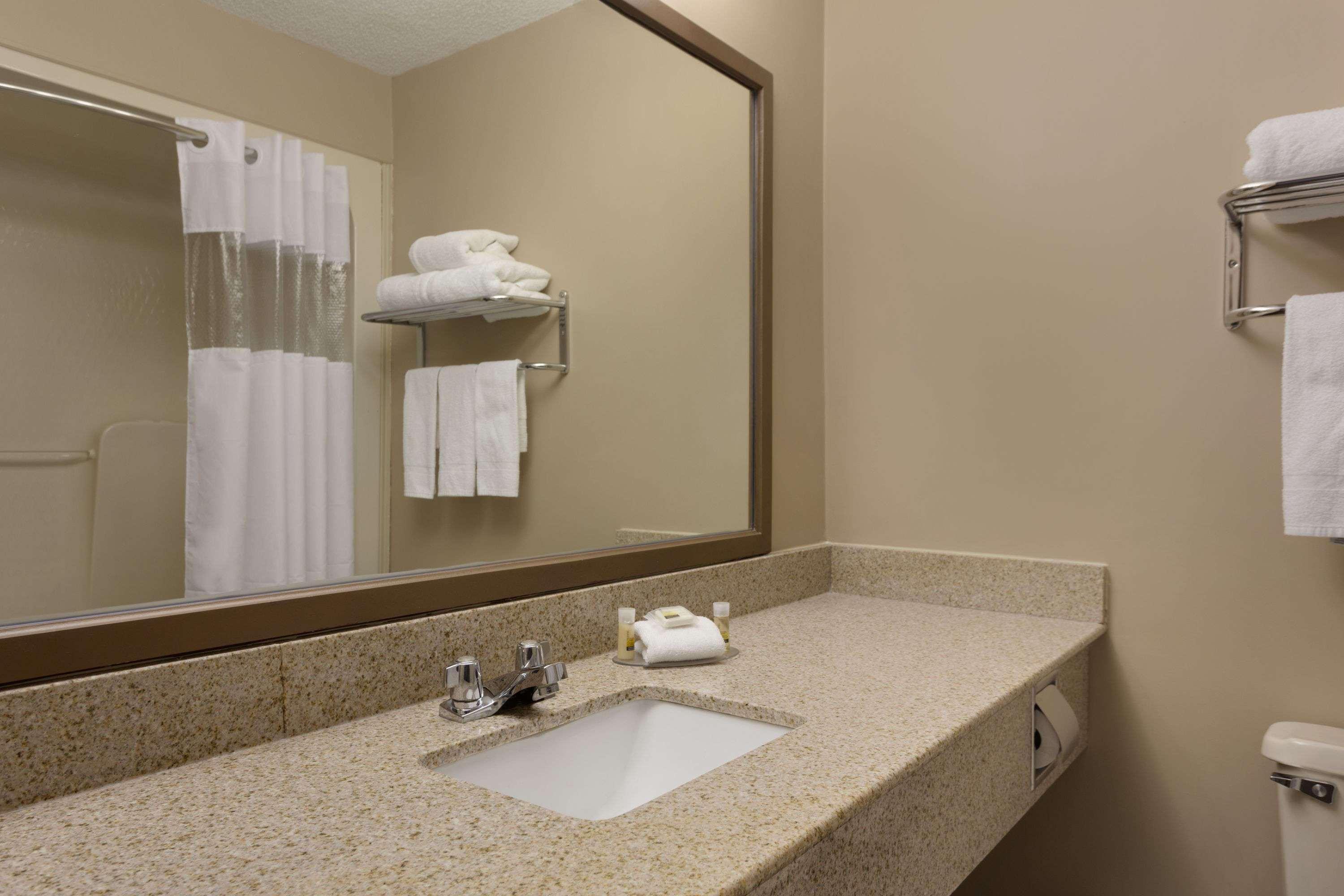 Days Inn By Wyndham Dalhousie Bagian luar foto