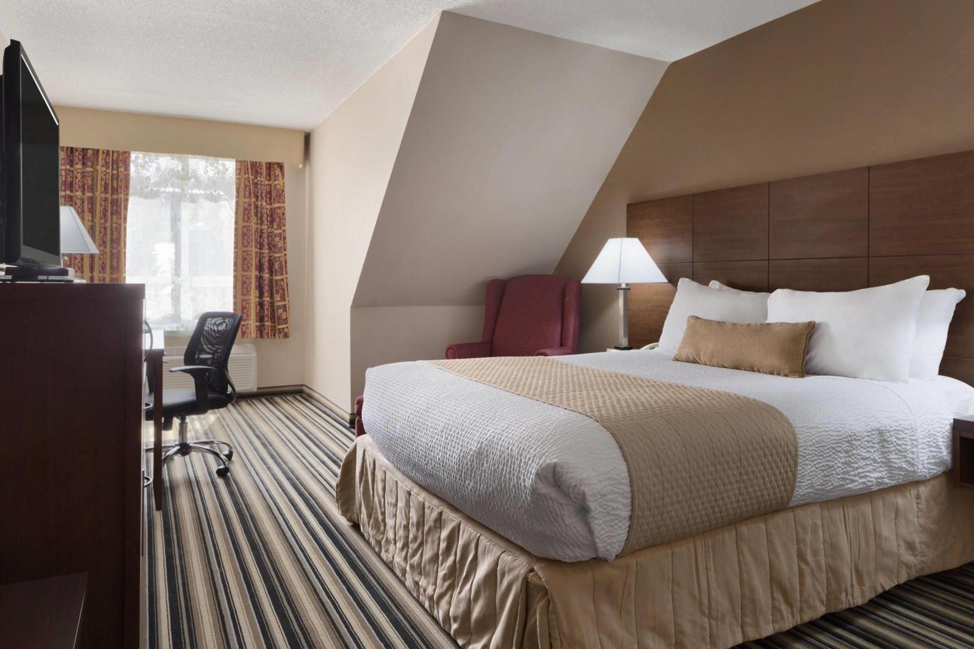 Days Inn By Wyndham Dalhousie Bagian luar foto