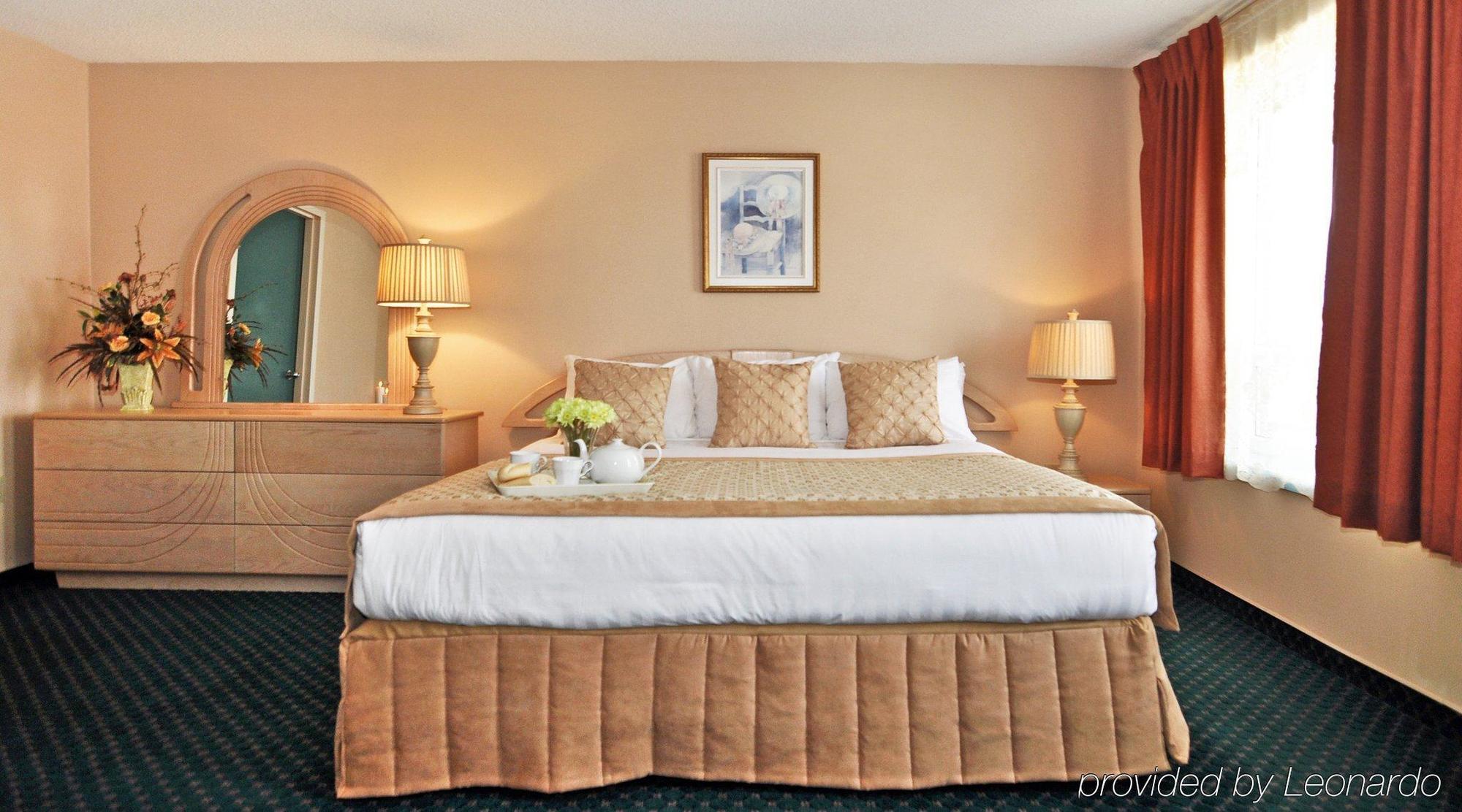 Days Inn By Wyndham Dalhousie Bagian luar foto